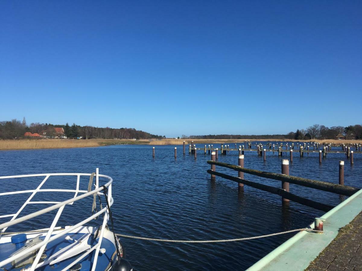 Kleines Haus Am Hafen - Ruhig Und Gruen Am Ortsrand Villa Prerow Buitenkant foto
